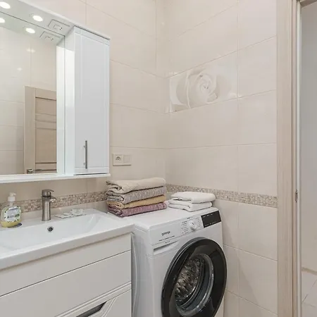20 Deribasivska 2 Bedrooms Odesa