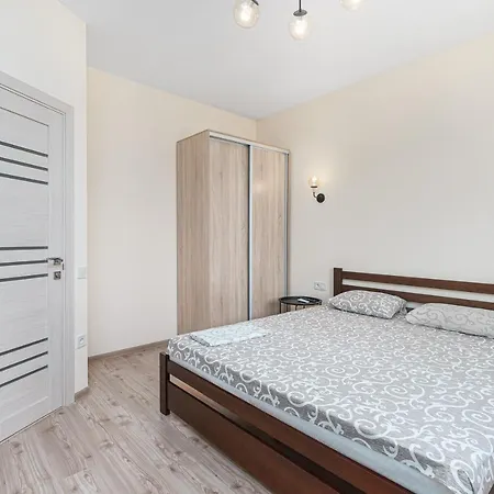 20 Deribasivska 2 Bedrooms * Odessa