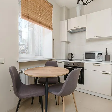 20 Deribasivska 2 Bedrooms * Odessa